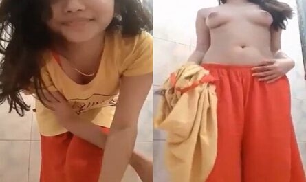 Bengali 19Yo College Sexy Teen Topless In Bathroom XXX Video