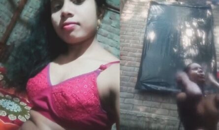 Bengali Village Sexy Girl Bathing Outdoors Clip