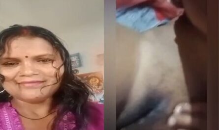 Bhabhi Showing Horny Hairy Pussy For Secret Lover