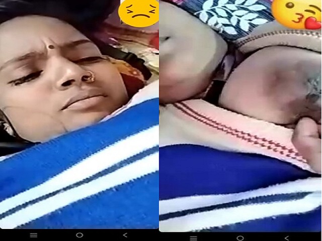 Desi Video Call Bhabhi Showing Boobs And Horny Pussy