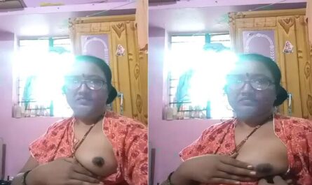 Indian Mature Milf Aunty Showing Boobs To Lover