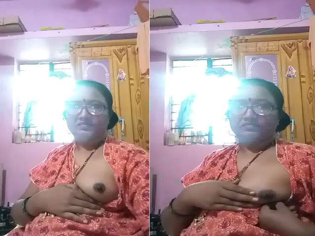 Indian Mature Milf Aunty Showing Boobs To Lover