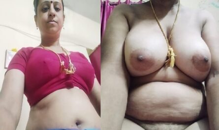 Mallu Mature Busty Aunty Nude Showing For Lover