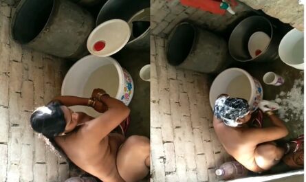 Padosan Bathing Nude Recorded Secretly Hot Viral Xxx