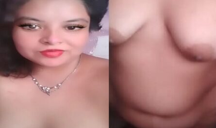 Chubby Sexy Bhabhi Showing Nude Body For Lover