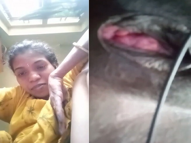 Horny Bhabhi Black Wet Pussy Showing Viral Clip