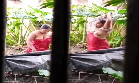 Neighbor Bhabhi Bathing Outdoor Hot Cam Mms