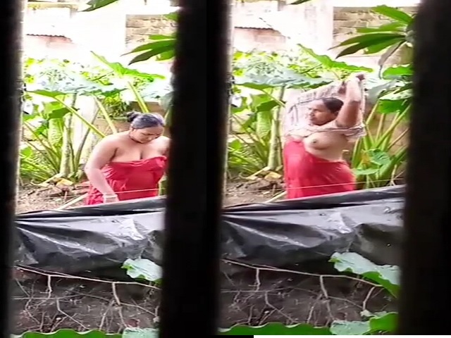 Neighbor Bhabhi Bathing Outdoor Hot Cam Mms