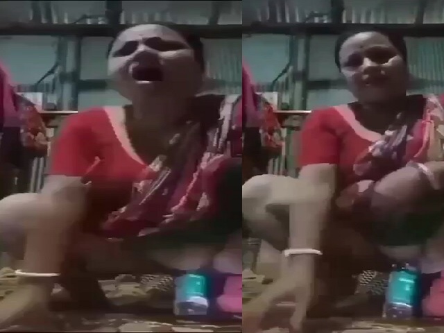 Bengali Horny Boudi Sex Masturbation Using Water Bottle