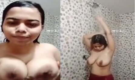 Bengali Busty Girl Nude Bath Showing Huge Boobs
