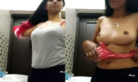 It Hr Sexy Figure Girl Showing Round Big Boobs Viral Show