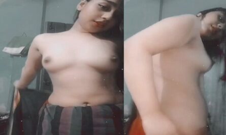 New Delhi Super Sexy Babe Striptease Boobs XXX Show