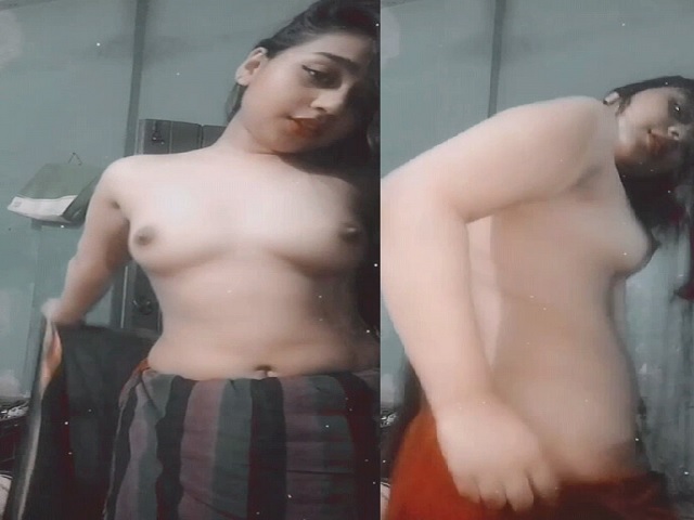 New Delhi Super Sexy Babe Striptease Boobs XXX Show