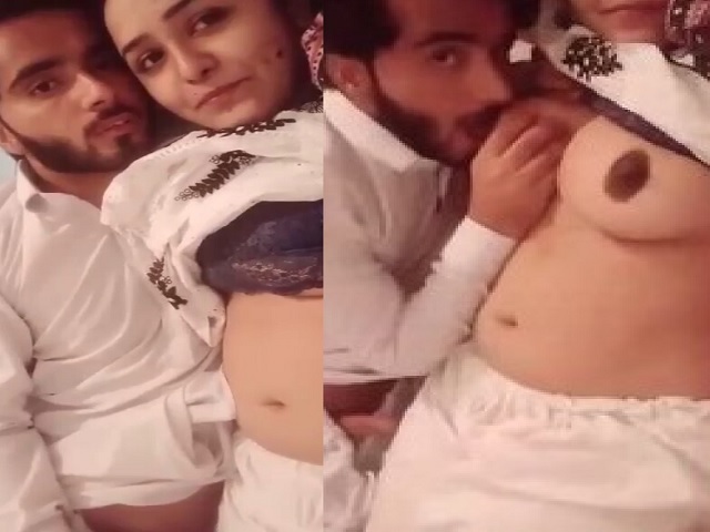 Paki Wife Boobs XXX Show And Pervert Hubby Sucking Viral Mms