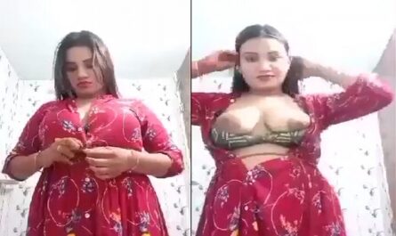 Pakistani Sexy Girl Naked Boobs Show Selfie XXX Video