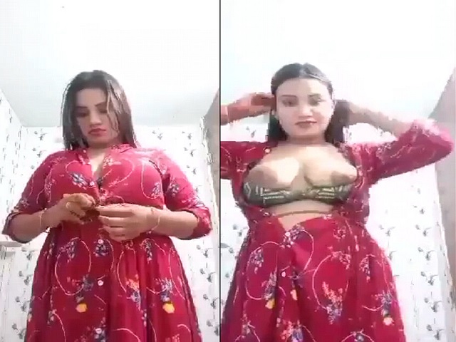 Pakistani Sexy Girl Naked Boobs Show Selfie XXX Video