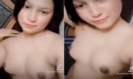 Pakistani Sexy Young Girl Viral Boobs Show In Tiktok