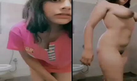 Busty Babe Showing Hot Naked Figure In Desi Viral Sex