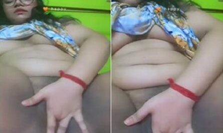Chubby Nerdy Indian Girl Fingering Her Big Fat Wet Pussy