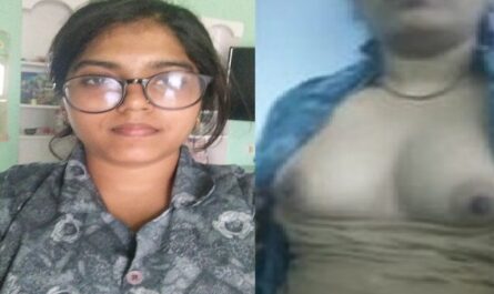 Desi Nerdy Sexy Girl Fucking Hot Boobs Show Viral Selfie