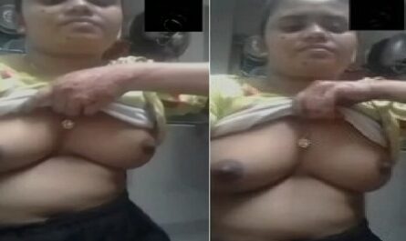Desi Busty Girl Topless Big Boobs Show On Call XXX