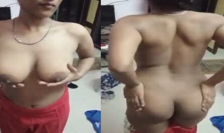 Girlfriend Sexy Stripping Clothes And Desi Fingering XXX Video