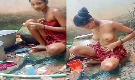 Slim Hot Figure Bhabhi Naked Xxx Indian Outdoor Viral Bath