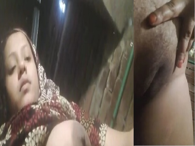Unsatisfied Slutty Indian Wife Sex Teasing Nude Show