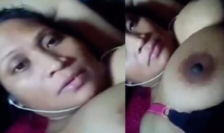 Unsatisfied Busty Bhabhi Showing Big Boobs Viral Show